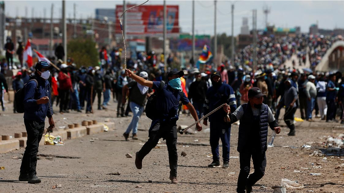 पेरुमा प्रहरीलाई ज्युँदै जलाइयो